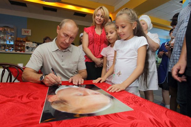 Путін вирушив у подорож Чита-Хабаровськ на "Лада Калина"_1