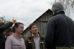 Стежка вздовж річки