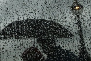 МЧС предупредило о сильных ливнях и опасности пожаров