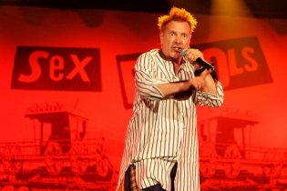 Группа Sex Pistols выпустит духи для панков