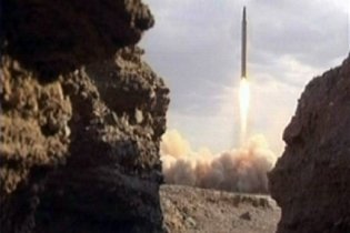 Иран провел испытание новой сверхточной ракеты
