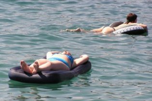 Мнсники врятували російських туристів, яких віднесло у відкрите море
