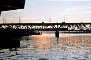 П'яний капітан протаранив пароплавом міст через Дніпро