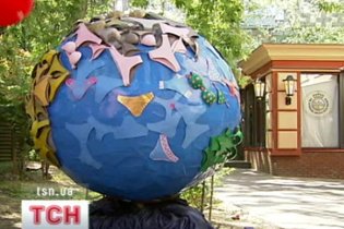 У Києві відкрили пам'ятник жіночим трусикам