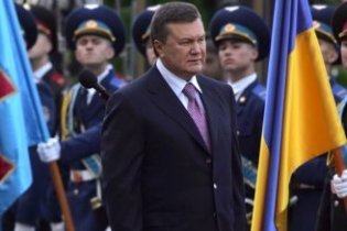 Янукович пообещал отстаивать демократию, несмотря на "интересы эгоистических политиков"