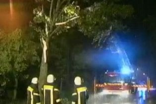 На західні райони Німеччини обрушився ураган
