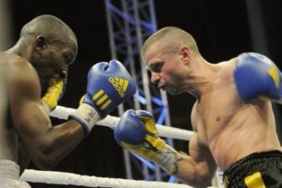 Украинец выиграл чемпионский бой на Майдане Незалежности