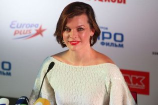 Ріанна та Міла Йовович прибули в Україну на 75-річчя "Шахтаря"