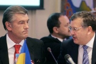 Гриценко призвал Ющенко отказаться от государственной дачи
