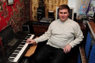 Переможець шоу "Голос країни" Іван Ганзера підписав контракт з Universal Music