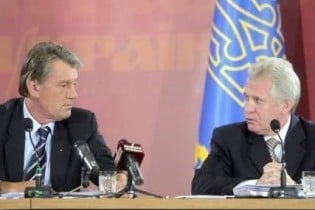 Ющенко на нараді наказав прокурору виплюнути жуйку