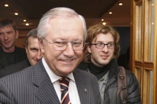 Тарасюк критикує Секретаріат