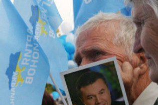 Партія регіонів: любити Україну – не "мєлочь по карманам тиріть"