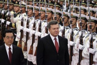 Янукович тет-а-тет встретился с главой КНР
