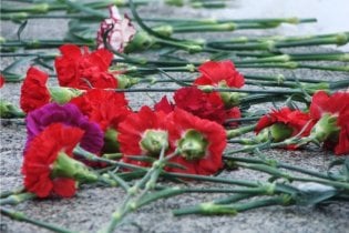 У Луганську поклали квіти до пам'ятника жертвам ОУН-УПА