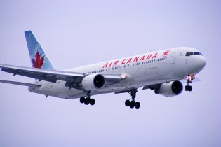 Канадський Boeing-767 здійснив аварійну посадку на Камчатці