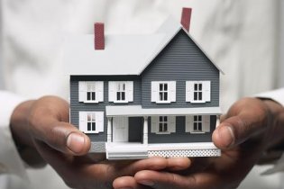 Понад 1000 страховиків в Україні працює нелегітимно