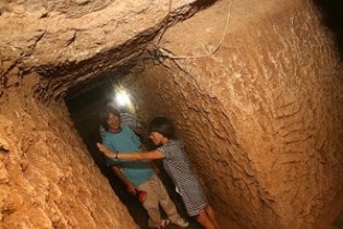 Китаєць побудував підземну квартиру за 147 доларів