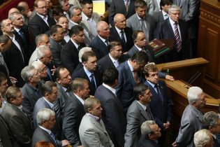 Депутатов-совместителей не уволили