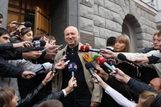 Турчинов прибыл на допрос в СБУ
