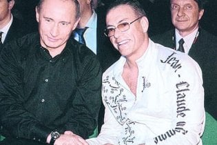 Ван Дамм учит Путина каратэ, а тот рассказывает ему историю Украины