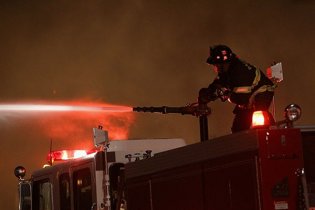 В Сальвадоре сгорела тюрьма для несовершеннолетних: 16 жертв