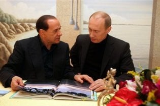 Путін вирізав з грудей оленя серце і подарував його Берлусконі