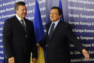Европарламент пригласил Януковича на серьезный разговор