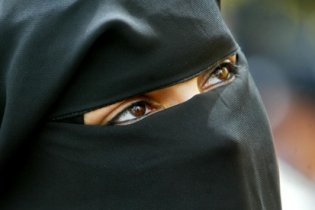 Мусульманкам во Франции ношение паранджи будет стоить 150 евро