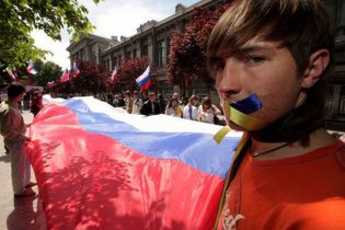 Россияне уверены, что их язык спасет украинский