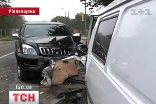 Джип главного гаишника Ровенщины врезался в микроавтобус