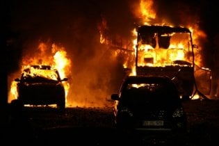 Поляк поджег автомобиль приятеля из-за киевской студентки