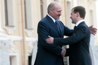 Медведева и Лукашенко объединил день рождения Петросяна