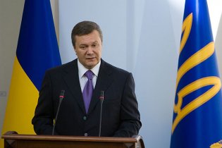 Янукович поклявся не нав'язувати свою Конституцію