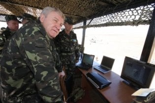 Міністр оборони Єжель отримав від ГПУ наганяй за скритність