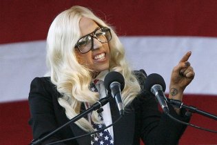 Пісня Lady GaGa стала тисячним лідером чарту Billboard