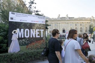 В Париже проходит крупнейшая выставка картин Моне