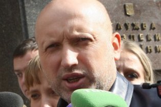 На Турчинова подають до суду