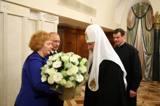Блоггеры: Путин отдал жену в монастырь
