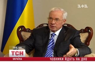 Азаров виступає проти речових ринків