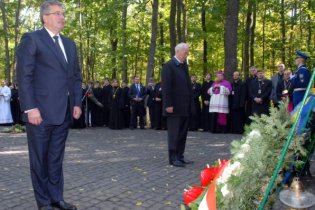 Президент Польши хочет, чтобы под Киевом открыли польское кладбище