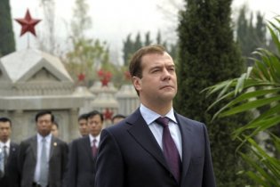 Медведев не исключил новых увольнений