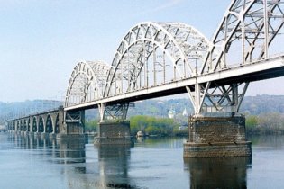 Форсированное строительство "моста Кирпы" угрожает Выдубицкому монастырю