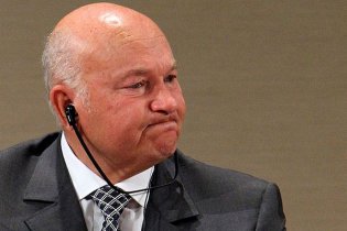 Британія не дала Лужкову посвідку на проживання, але дозволила жити з родиною