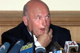 Лужков оскаржить свою відставку у суді