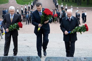 Янукович почтил память жертв Бабьего Яра