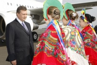 Охорона Януковича "почистила" фотоапарат донецької журналістки